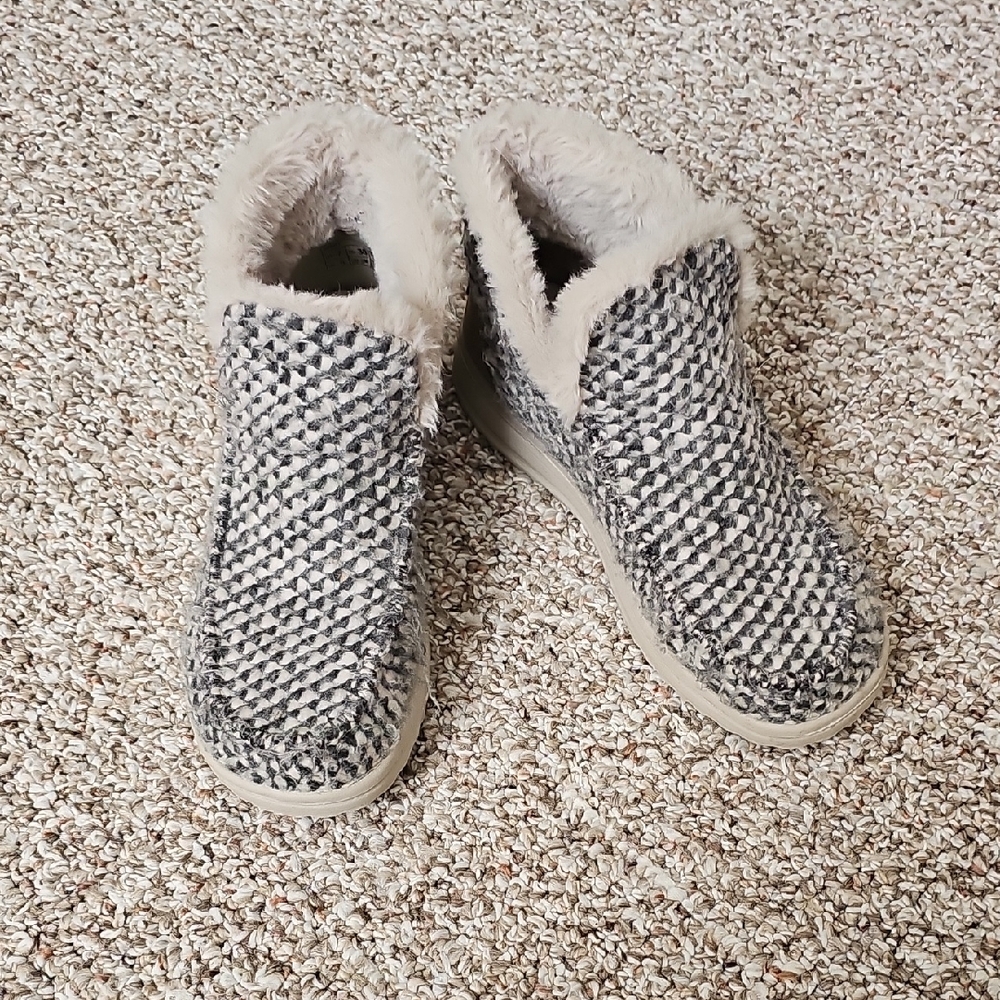 Hey Dude Women's Fuzzy Gray Slippers